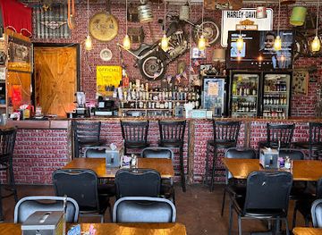 missouri/jefferson-city/restaurant/papa-d-s-man-cave