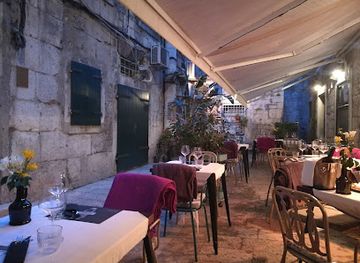 croatia/split/restaurant/mazzgoon