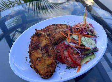 jamaica/st-thomas-lowlands/restaurant/pon-top-seafood-grill-bar