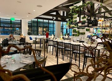 washington/bellevue/meydenbauer-bay/restaurant/the-lakehouse