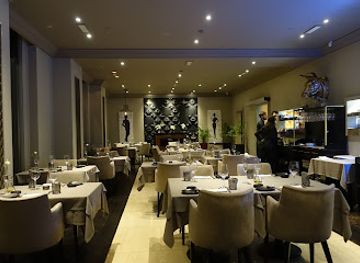 hungary/budapest/restaurant/caviar-bull-budapest