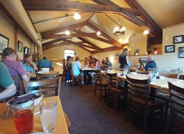 montana/glacier-national-park/restaurant/three-forks-grille