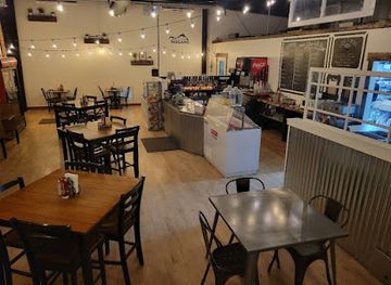 montana/gallatin-national-forest/restaurant/the-porch-at-nogans