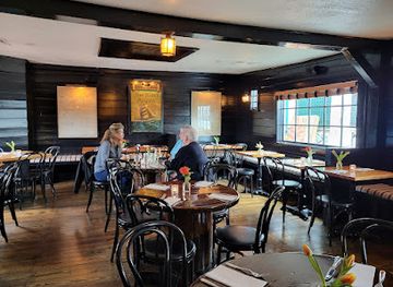 rhode-island/newport-coastline/restaurant/the-black-pearl