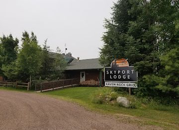 minnesota/superior-national-forest/restaurant/skyport-lodge-raven-rock-grill