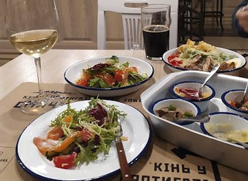 ukraine/vinnytsia-region/restaurant/horse-in-gas-mask