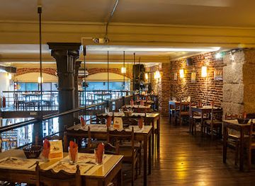 uruguay/montevideo/ciudad-vieja/restaurant/la-corte-restaurant