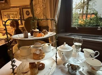 united-kingdom/london/restaurant/afternoon-tea-at-11-cadogan-gardens
