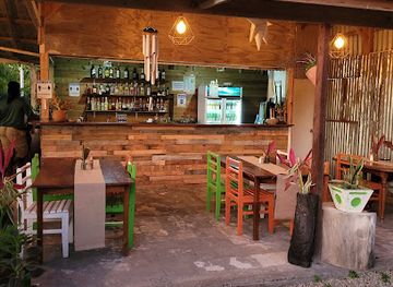 dominica/saint-peter/restaurant/bell-hall-beach-spot