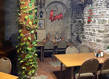 georgia/sighnaghi/restaurant/restaurant-traveler