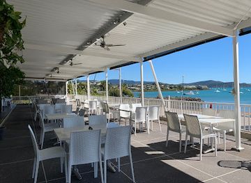 australia/airlie-beach/restaurant/20-degrees-south-bar-restaurant-at-whitsunday-sailing-club