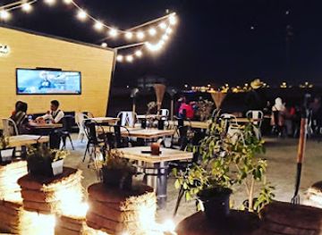 bahrain/jebel-dukhan/restaurant/sliders