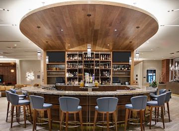 Shoreline Bar & Grille