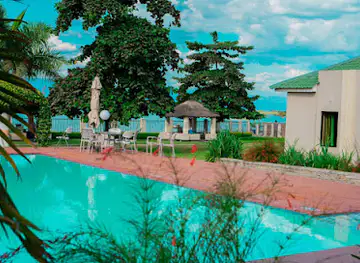 La Riviera Lodge