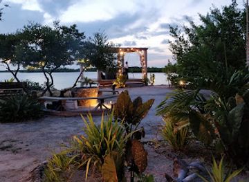 belize/ambergris-caye/restaurant/stella-s-sunset-wine-bar-restaurant