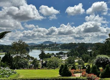 vietnam/dalat/langbiang-mountain/restaurant/le-rabelais