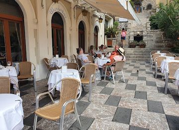 italy/sicily/restaurant/cinque-archi