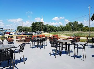 ohio/lake-erie-islands/restaurant/crow-s-nest