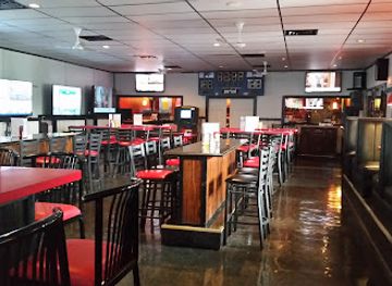 indiana/muncie/restaurant/mr-and-mrs-b-champs