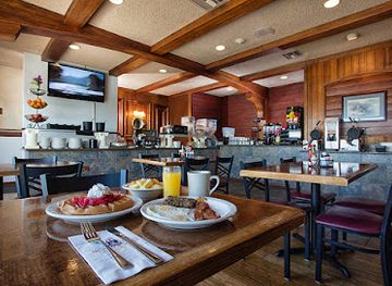 washington/the-columbia-basin/restaurant/the-crow-s-nest-at-clover-island-inn
