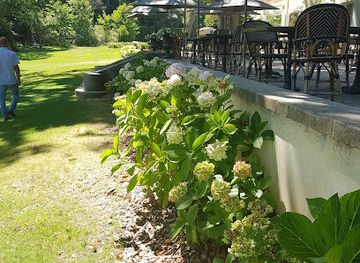 france/luberon/restaurant/le-champ-des-lunes-domaine-de-fontenille