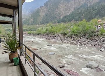 pakistan/neelum-valley/restaurant/valley-trackers-patikka
