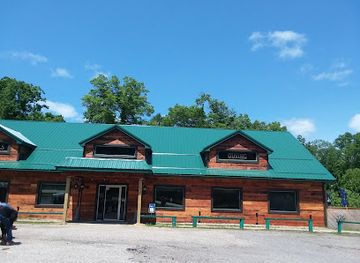 pennsylvania/allegheny-national-forest/restaurant/the-hills-in-the-forest