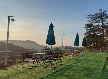 vietnam/dalat/tuyen-lam-lake/restaurant/cafe-ngay-moi