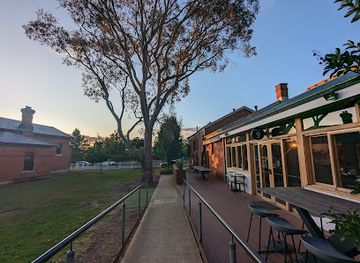 australia/high-country/restaurant/posh-plonk-on-main