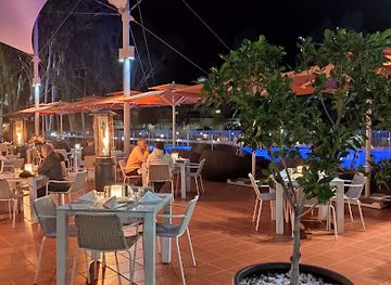 australia/uluru-kata-tjuta-national-park/restaurant/pira-pool-bar