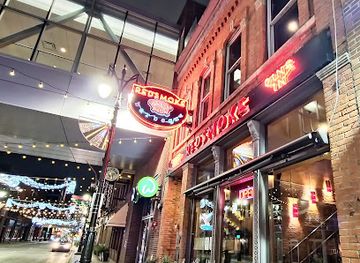 michigan/detroit/greektown/restaurant/redsmoke-barbeque
