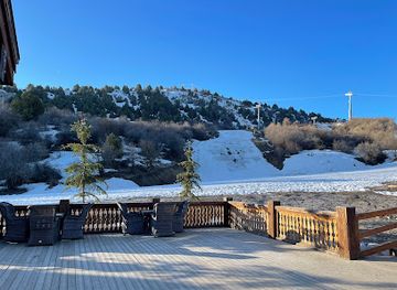 uzbekistan/chimgan-mountains/restaurant/alpina-restaurant