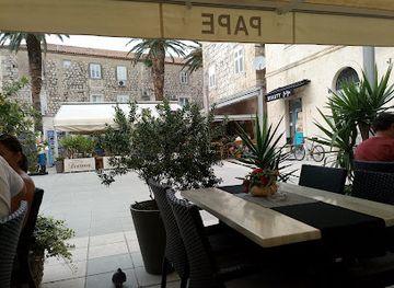 croatia/makarska/restaurant/pape