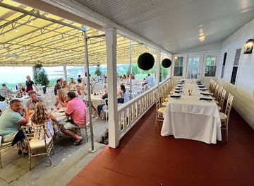 rhode-island/block-island/restaurant/spring-house-main-restaurant