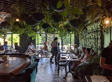 texas/austin/restaurant/lutie-s-garden-restaurant