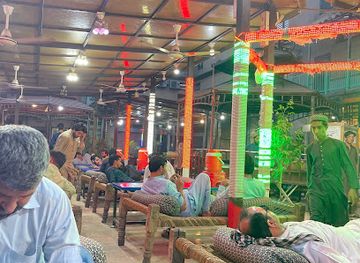 pakistan/peshawar/qissa-khwani-bazaar/restaurant/namak-mandi-food-street