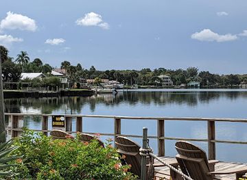 florida/crystal-river/restaurant/waterfront-social
