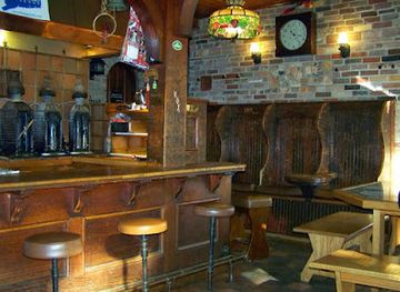 connecticut/bear-mountain/restaurant/louis-lunch