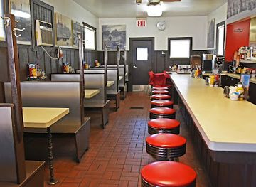 illinois/rockford/restaurant/behr-den-restaurant