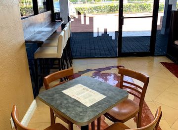 the-bahamas/lucaya/restaurant/mario-s-urban-italian