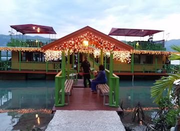 jamaica/north-coast/restaurant/house-boat-grill-restaurant