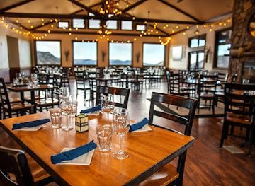 colorado/rocky-mountain-national-park/restaurant/twin-owls-steakhouse