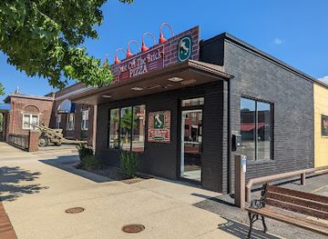 indiana/patoka-lake/restaurant/just-off-the-brick-pizza