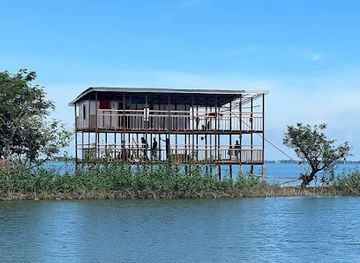 bangladesh/tanguar-haor/restaurant/tangua-island