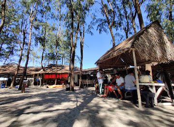 philippines/anawangin-cove/restaurant/small-anawangin-beach