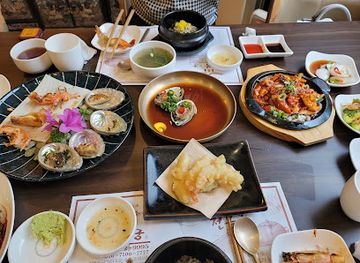 south-korea/jeonju/restaurant/geu-yumyeonghan-jeonbok-gung