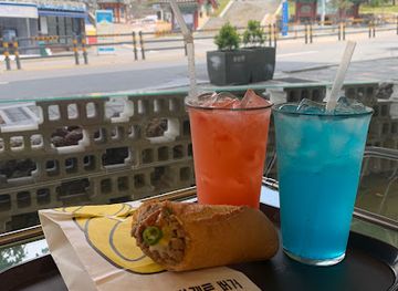 south-korea/yeosu-ocean-park/restaurant/jwasooyeong-baguette-burger