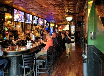 wisconsin/milwaukee/downtown/restaurant/milwaukee-brat-house