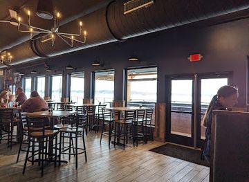 Willy's on the Water