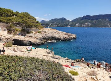 france/les-calanques-national-park/restaurant/la-plage-bleue